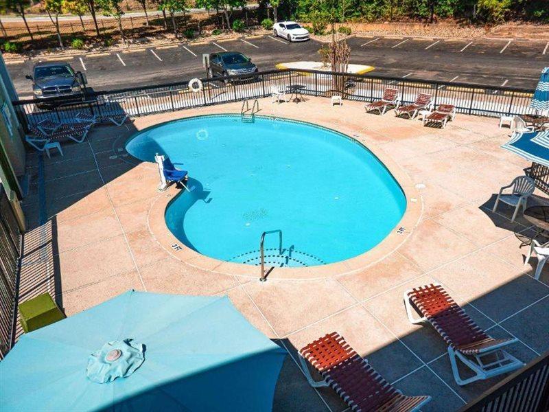 Quality Inn & Suites Near Six Flags - Austell Exterior photo