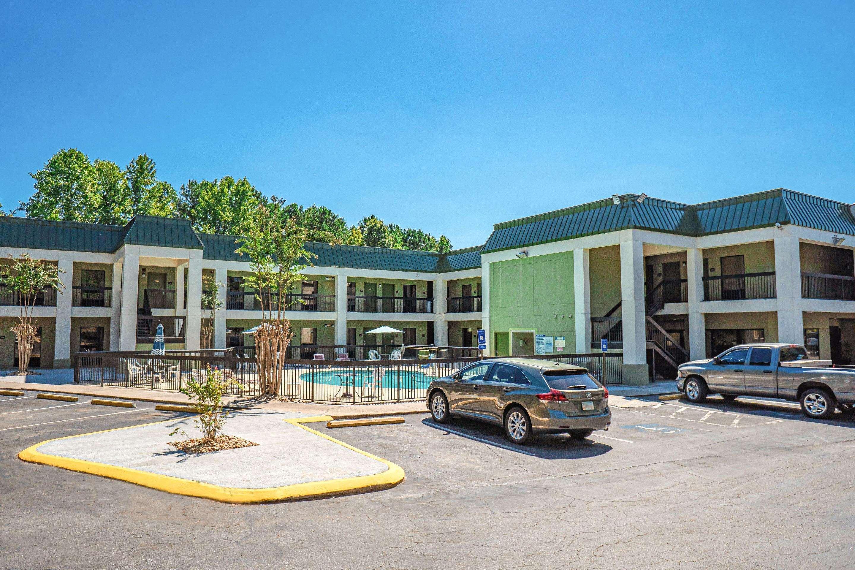 Quality Inn & Suites Near Six Flags - Austell Exterior photo