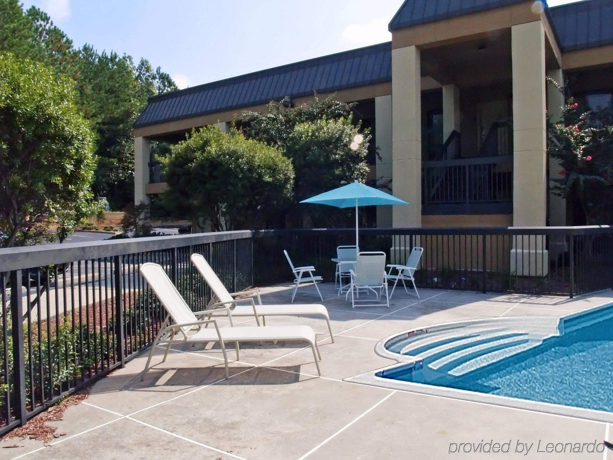Quality Inn & Suites Near Six Flags - Austell Exterior photo