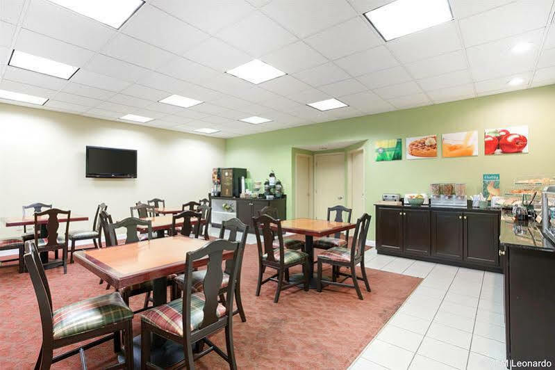 Quality Inn & Suites Near Six Flags - Austell Exterior photo